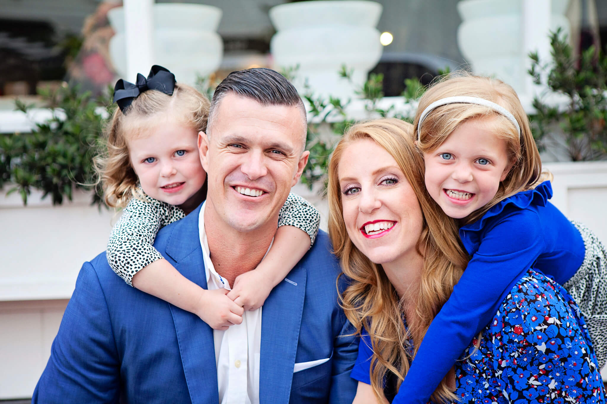 Family photo tips feature a smiling family sitting close together outdoors, with two young girls hugging them from behind.